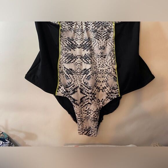 Black and Gray Swimsuit with Lime Green Piping Worn Once Size 22/24 - Picture 3 of 6